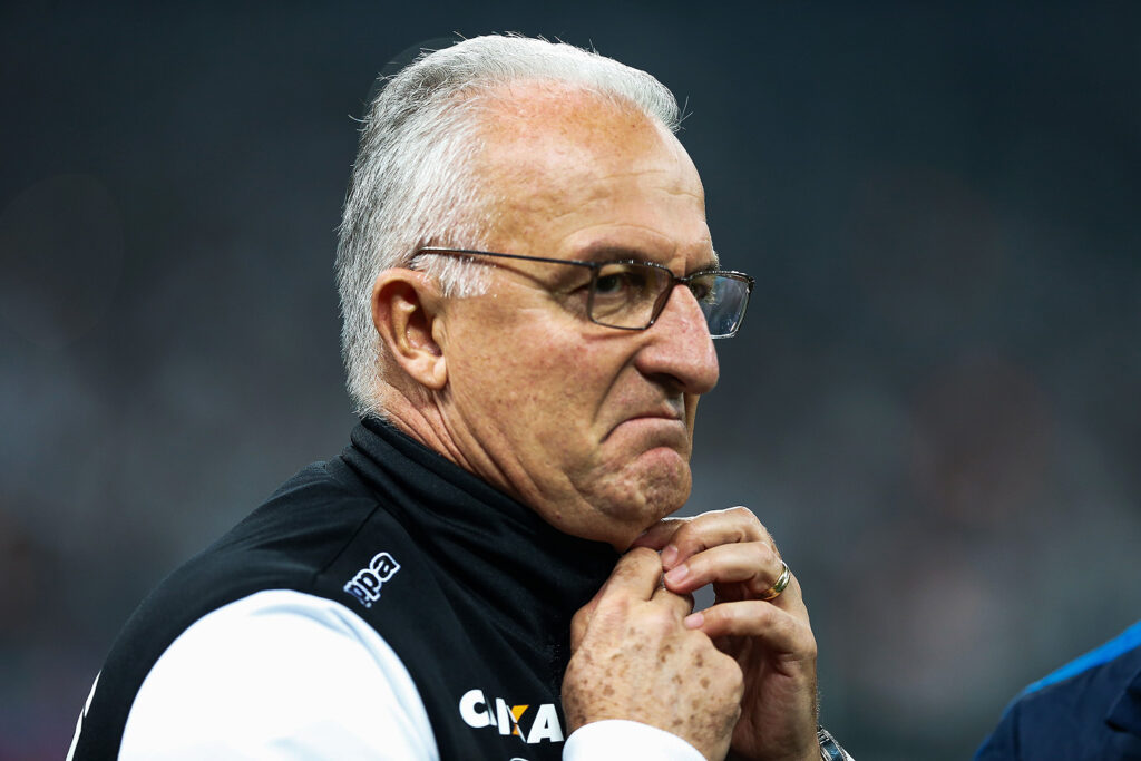 Dorival Jr surpreende com mudanças no ataque do Corinthians