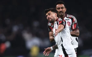 Flamengo vira sobre o Corinthians e amplia liderança no Brasileirão