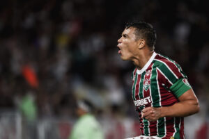 Vitória e Fluminense se Enfrentam em Confronto Decisivo no Brasileirão