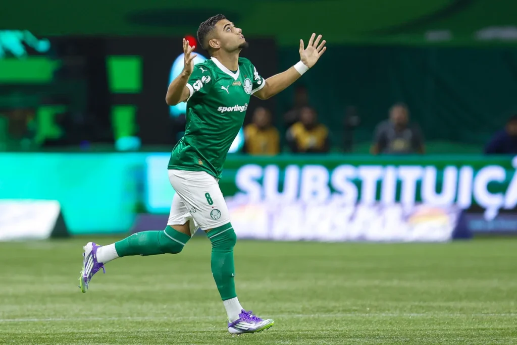 Andreas Pereira faz estreia marcante pelo Palmeiras e expressa gratidão: ‘Feliz por estar aqui’ Andreas Pereira faz estreia marcante pelo Palmeiras e expressa gratidão: 'Feliz por estar aqui'